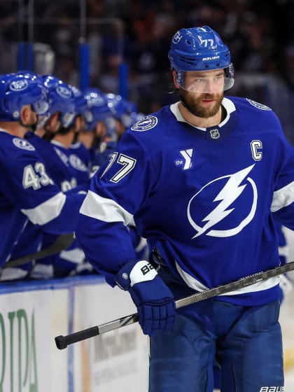 Victor Hedman välkomnar Pontus Holmberg till Tampa Bay Lightning